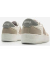 Deportivo Mustang blanco con detalles nude
